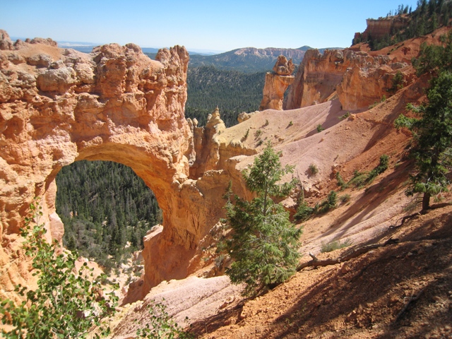 One of the many naturally formed arches at Bryce Canyon