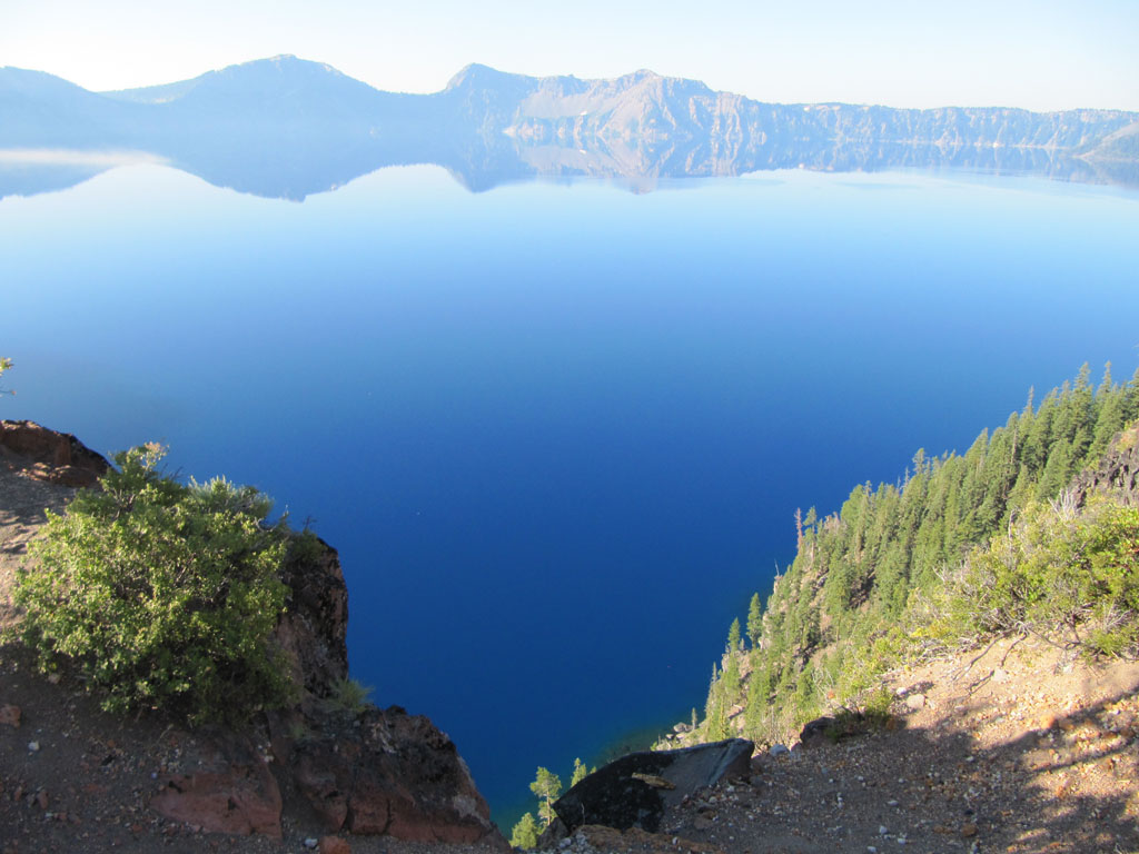 A steep drop into Crater Lake