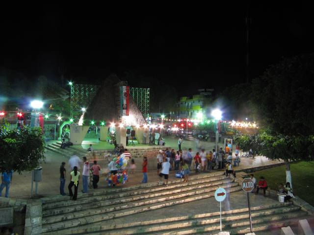 Palenque square at night...
