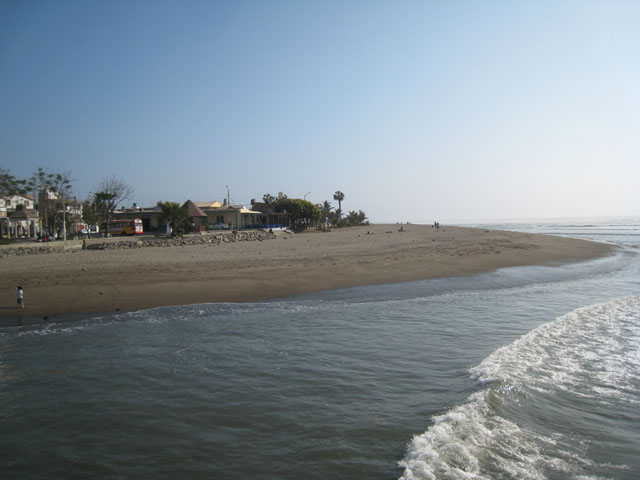 The south Pacific coast at Huanchaco...
