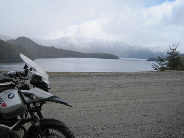 Lake beside the road to San Marin de los Andes...
